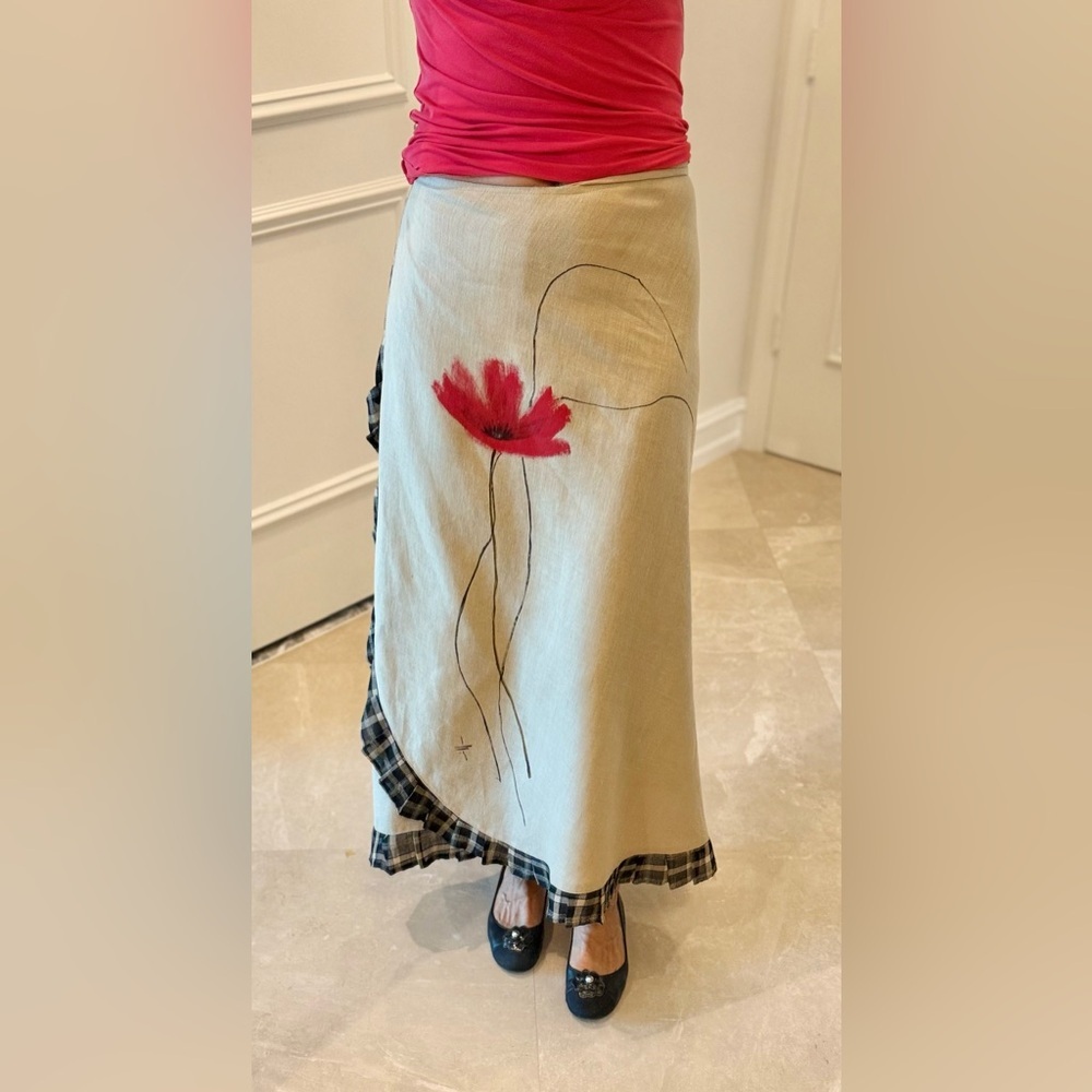 Elegant wraparound Linen Beige Skirt w Black Trim, Handpainted Flower,Size S-M - Picture 4 of 13